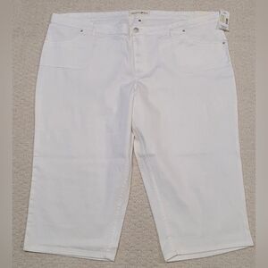 Fashion Bug 28W White Denim Capri Length Pants New Zipper Fly Button Closure